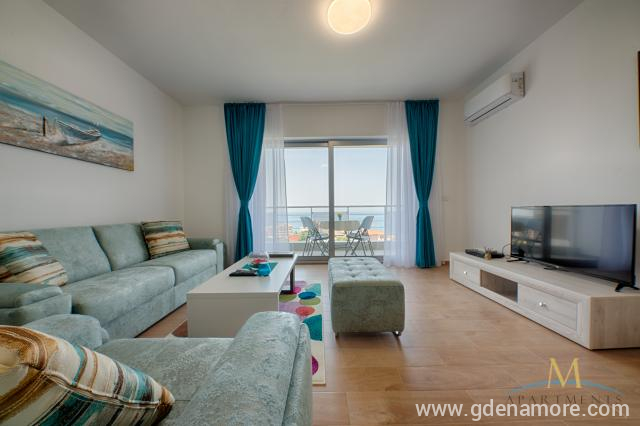 204 - light blue apartment en M Apartments, alojamiento privado en Dobre Vode, Montenegro